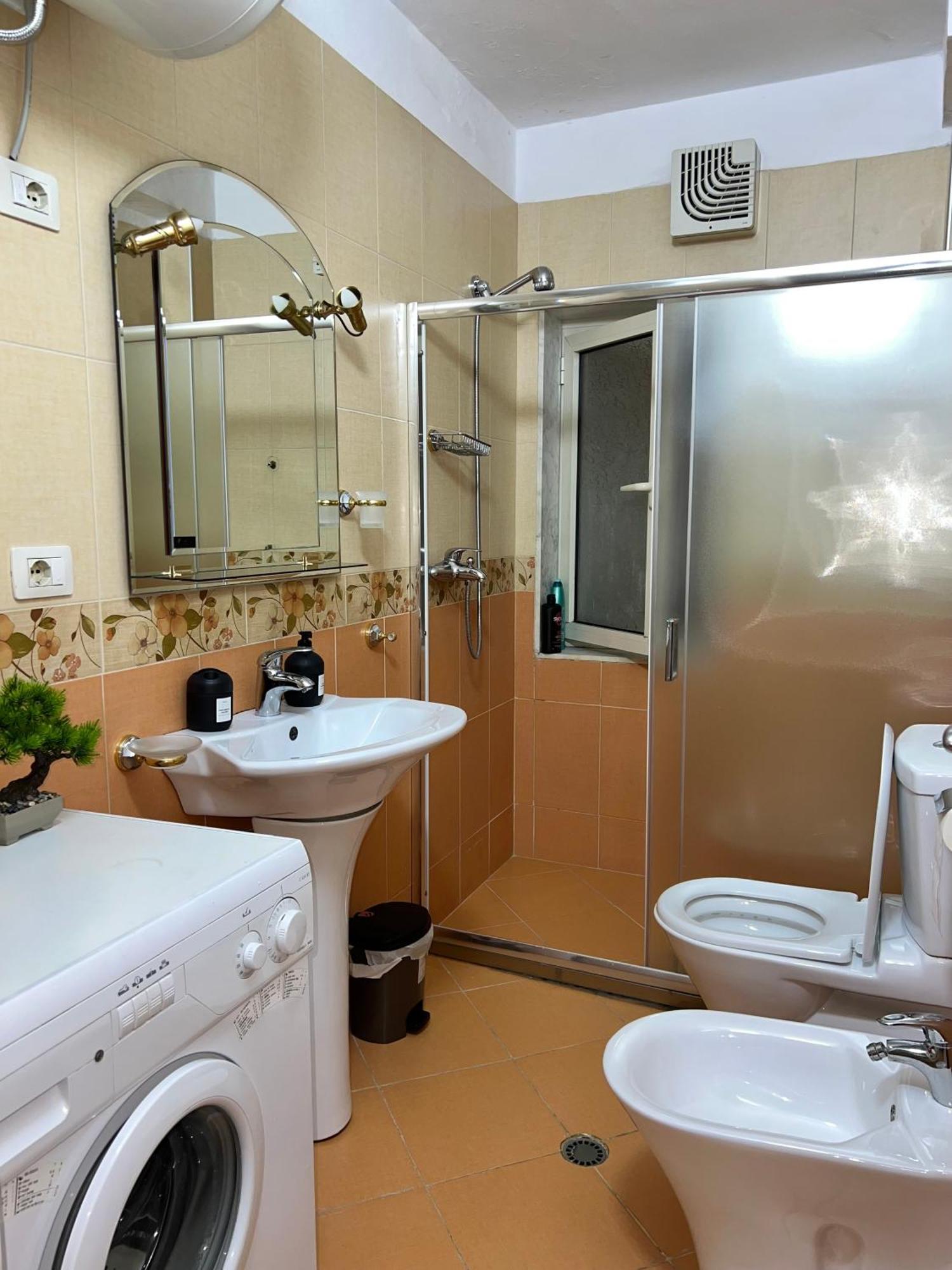 Blloku Family Apartment تيرانا المظهر الخارجي الصورة
